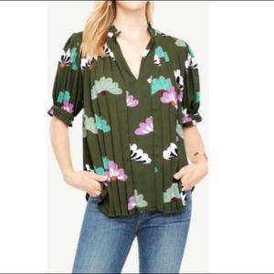 BEAUTIFUL Ann Taylor green floral top